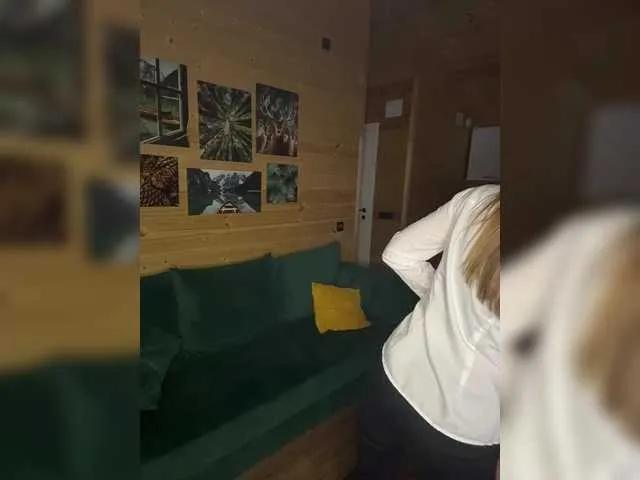 ann-den from BongaCams