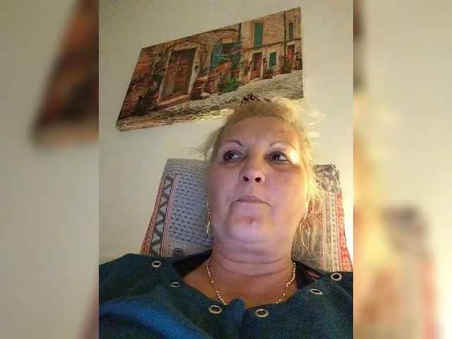 DivineBlond from BongaCams