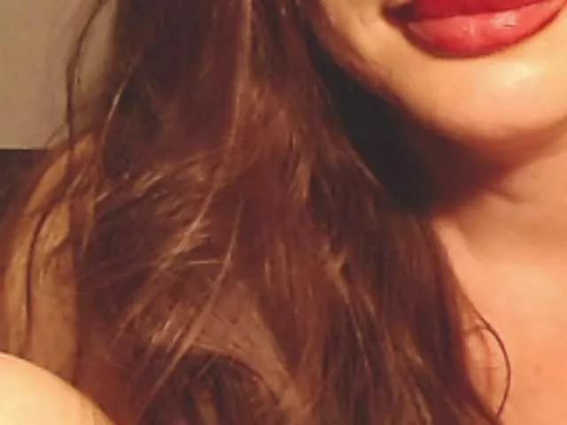 ellaine from BongaCams