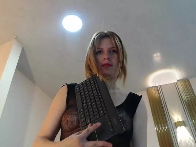 Emma-Blonde on BongaCams