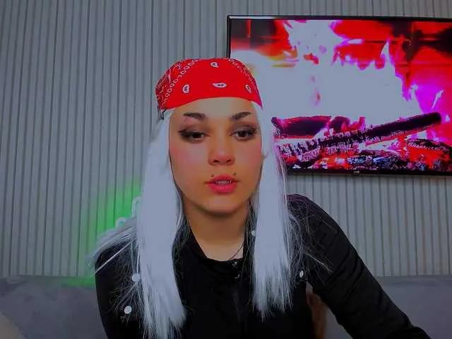 EricaHoff from BongaCams