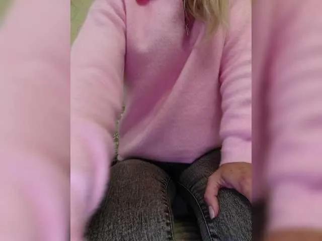 Iam4u1 from BongaCams