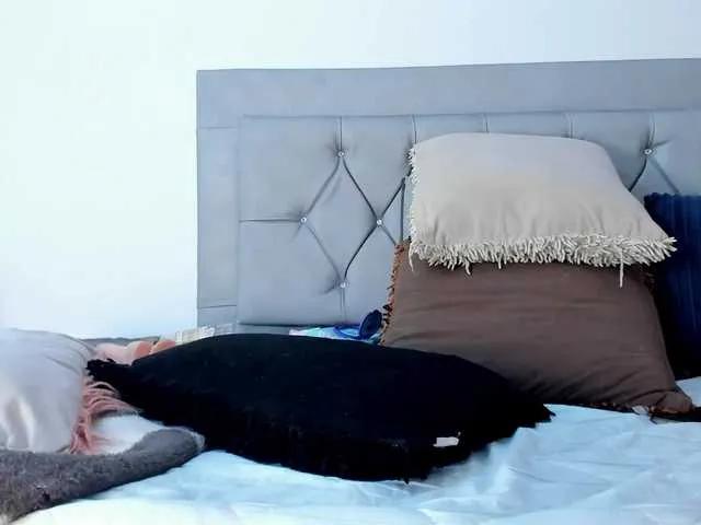 Explore 25 years old IdalyJohnson from BongaCams IdalyJohnson from BongaCams