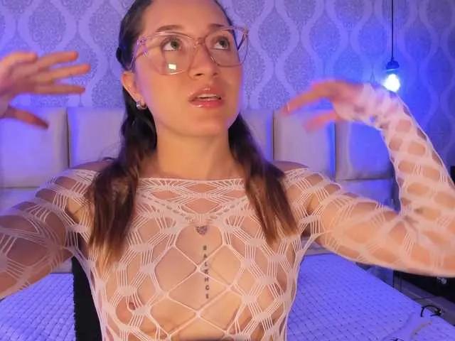 Discover LeiahBlonde, she wants to masturbate for you LeiahBlonde from BongaCams