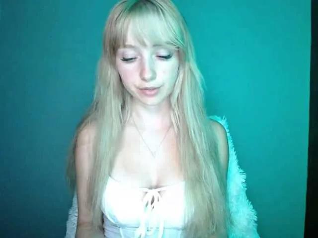 Masturbate to naked stripper LuciaLovely LuciaLovely from BongaCams