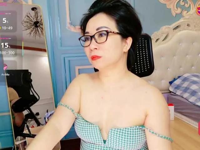 LucianaMeca from BongaCams