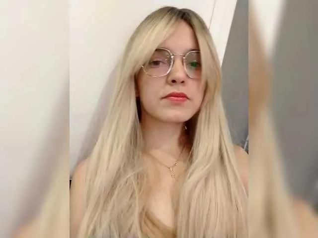 Meri1006 from BongaCams