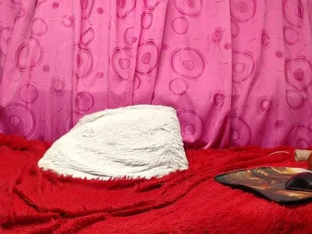 Discover cute model NickyKendal NickyKendal from BongaCams