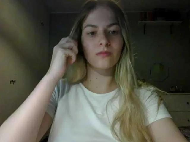 RosieJune from BongaCams