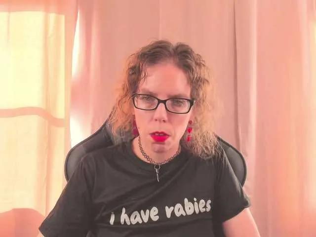 Cute SaraDesireXO wants you to fuck her body now SaraDesireXO from BongaCams