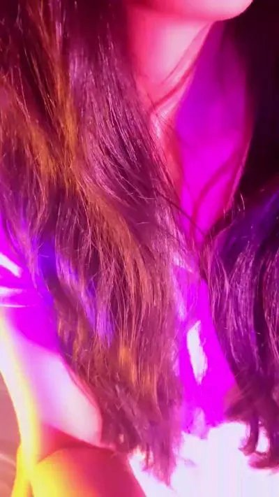 Aloneathome22 from Cam4