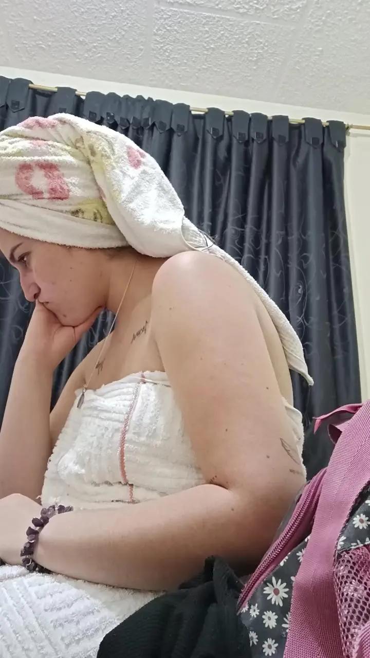 Try Anais_M, she wants to masturbate for you Anais_M from Cam4