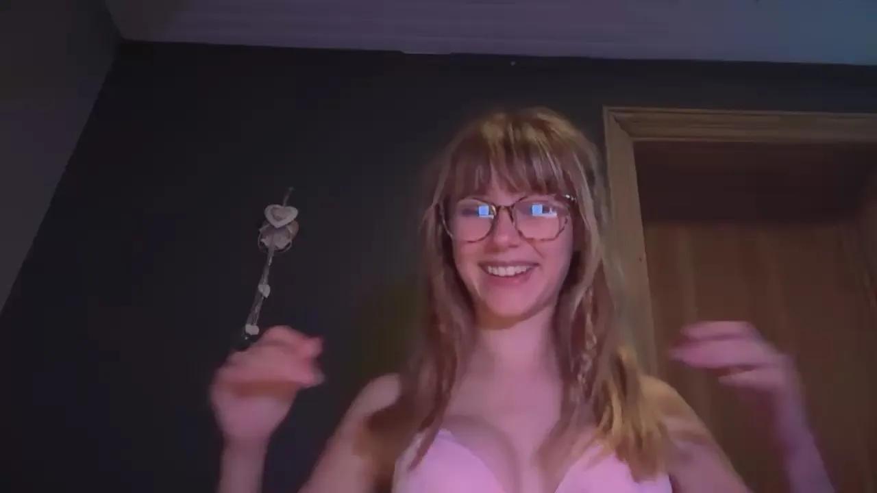 Masturbate to Angele_ice, she wants to masturbate for you Angele_ice from Cam4