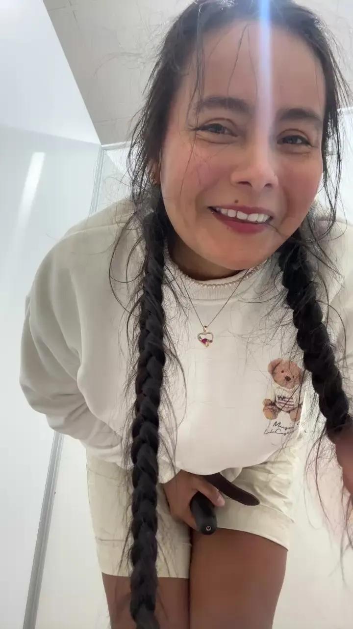 Masturbate to sexy camslut Bellakatalina Bellakatalina from Cam4