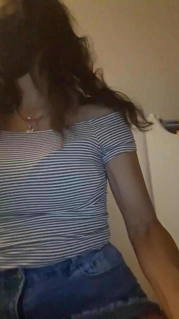 Explore Dayana2022, she wants to masturbate for you Dayana2022 from Cam4