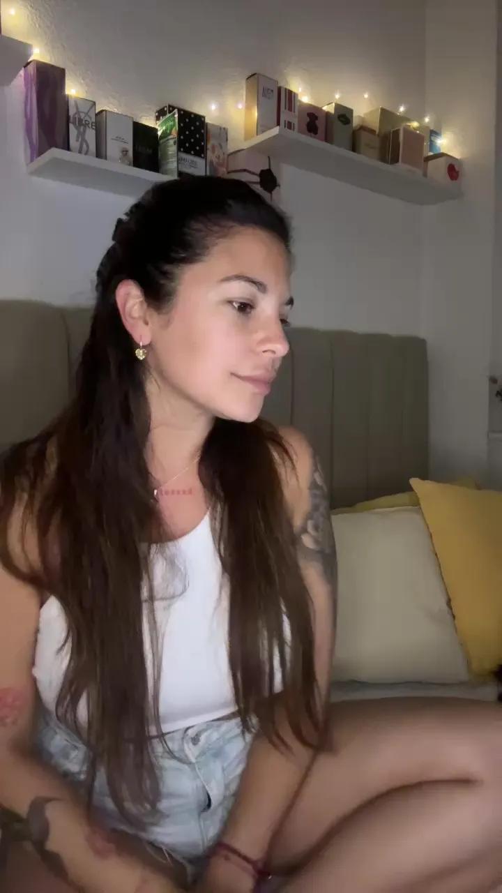 Sexy Flor_aura30 wants you to fuck her body now flor_aura30 from Cam4