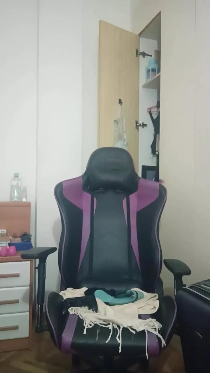 Discover 37 years old FoxySpanks from Cam4 FoxySpanks from Cam4