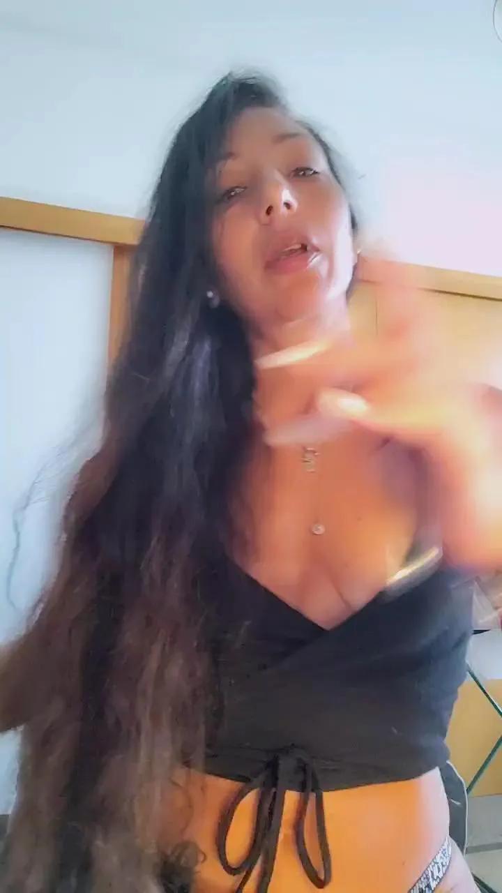 Try Cam4's GattaRossah GattaRossah from Cam4