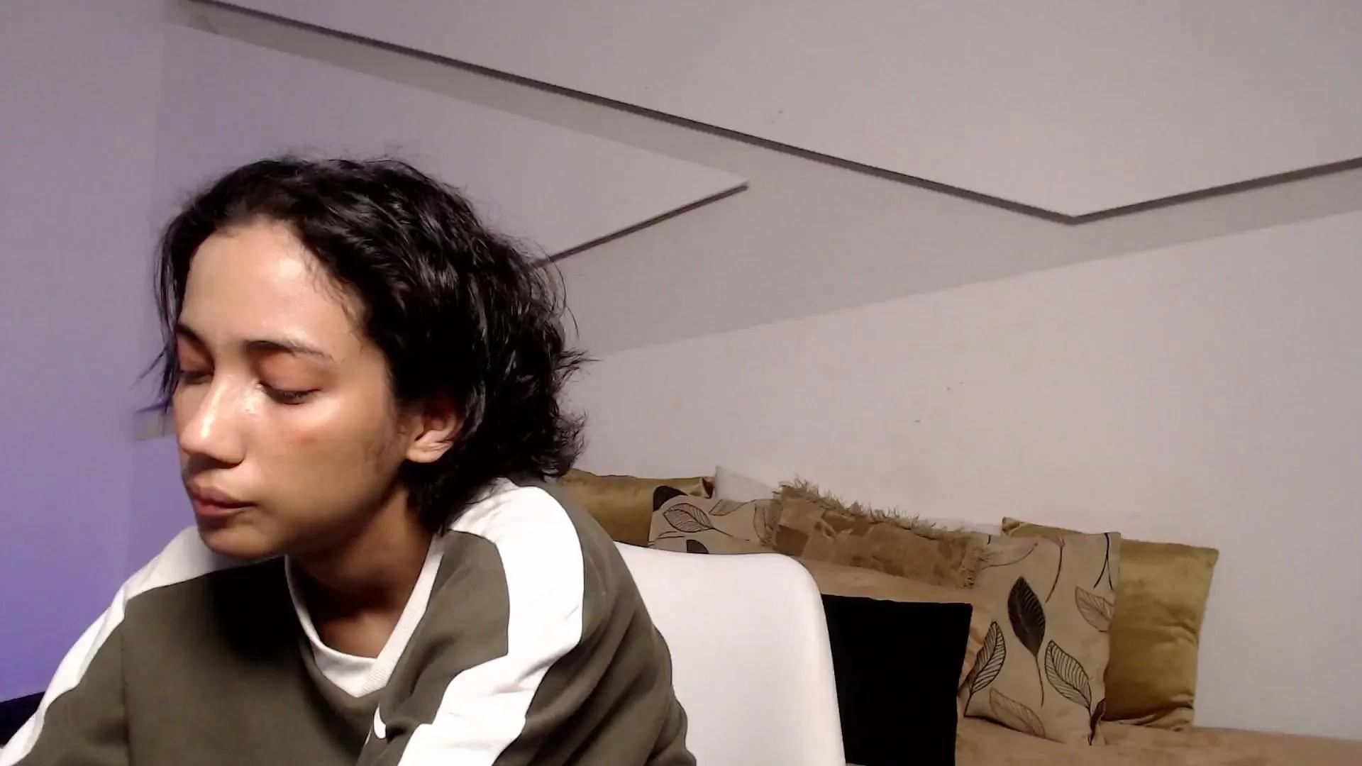 Sweet Hotlittlekitty1 wants you to fuck her body now Hotlittlekitty1 from Cam4