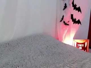 Cute Carolinne wants you to fuck her body now carolinne from CamSoda