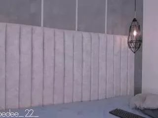 Freechat chloedee on CamSoda