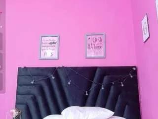 Masturbate to cute model Donnabeella donnabeella from CamSoda