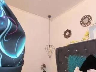 Explore cute stripper Jhiinny-brownn jhiinny-brownn from CamSoda