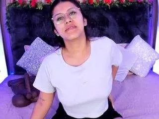 Freechat karlagonzales on CamSoda