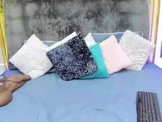 Freechat karlagonzales on CamSoda