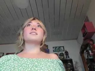 Offline kristen1994 on CamSoda