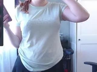 ladyinari from CamSoda