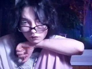 Discover Lilarobidoux, she wants to masturbate for you lilarobidoux from CamSoda