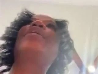 Offline tastethepeach on CamSoda