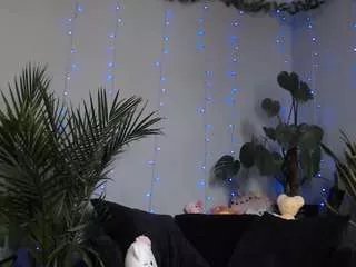 Offline tinytoni on CamSoda