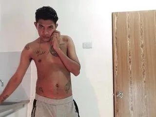 emiliano_hott from Flirt4Free