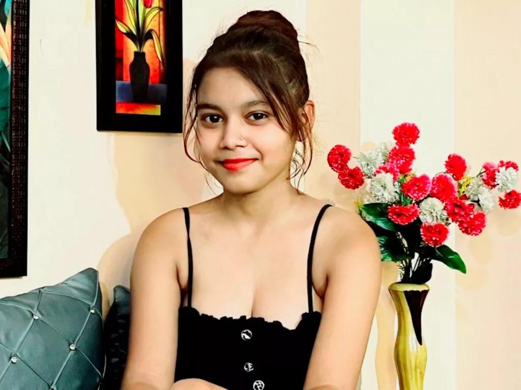 Naked AdrianaReyez wants you to fuck her body now AdrianaReyez from LiveJasmin