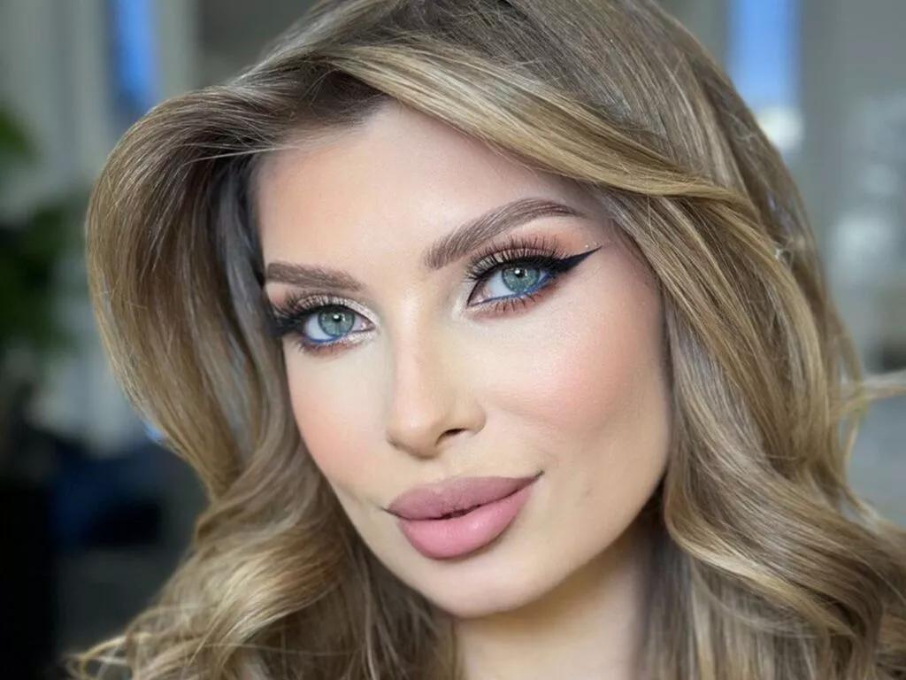 Sexy Alessia wants you to fuck her body now Alessia from LiveJasmin