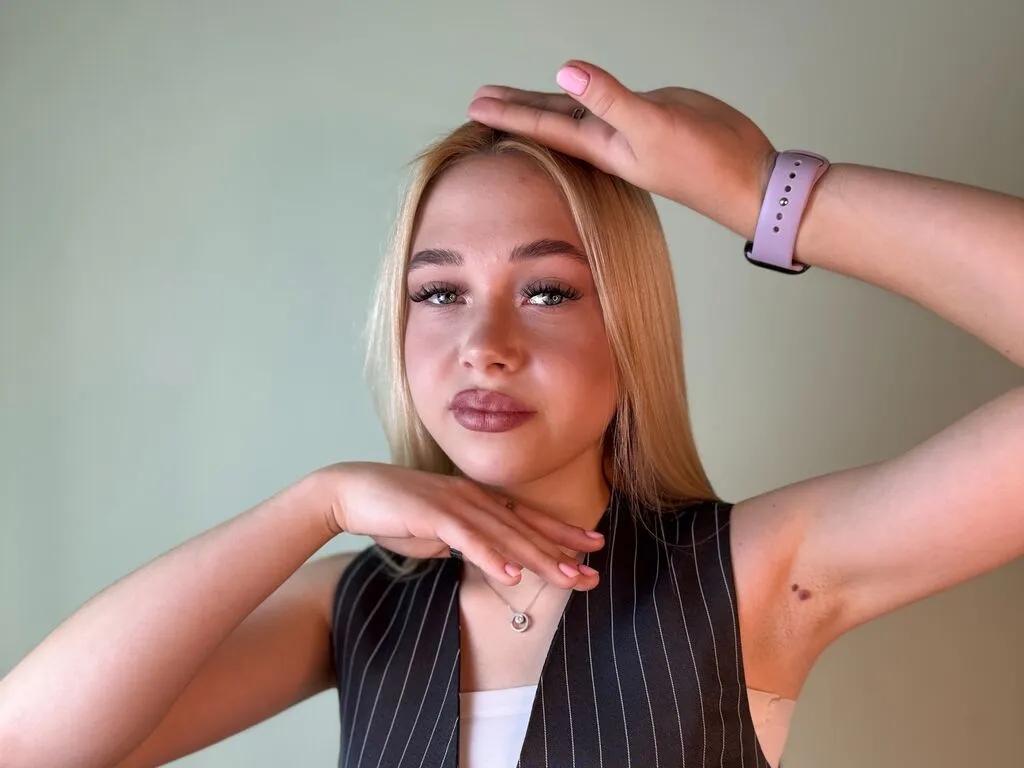 Explore cute escort AngelynBroe AngelynBroe from LiveJasmin