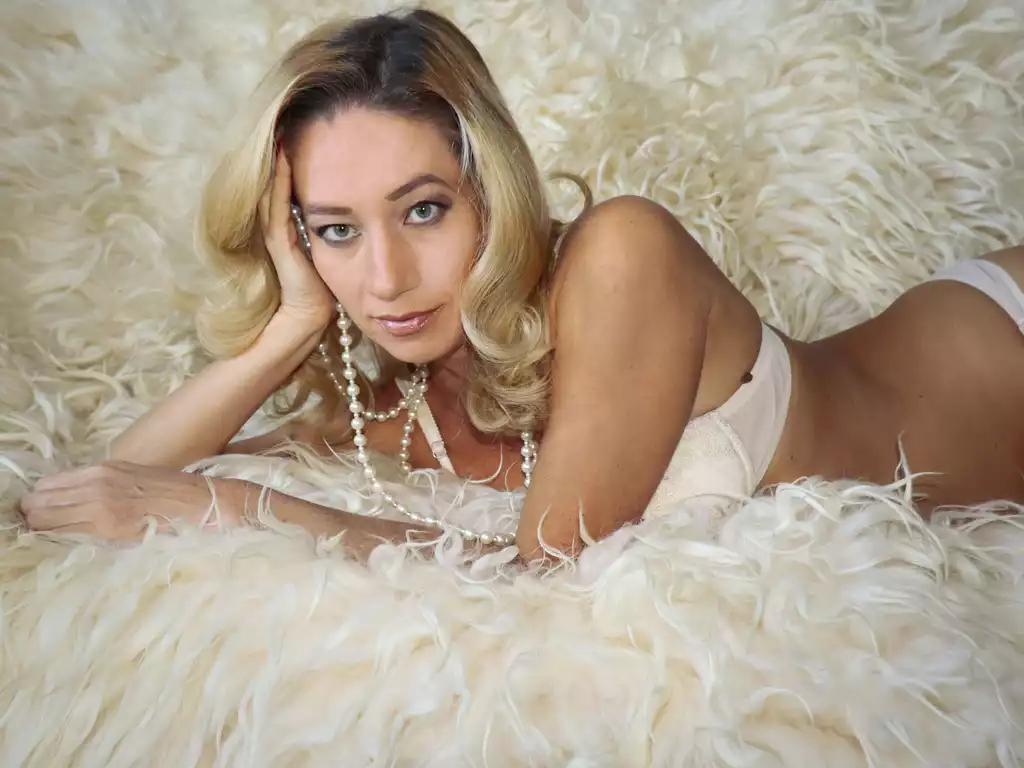 AtlamaDesmond from LiveJasmin