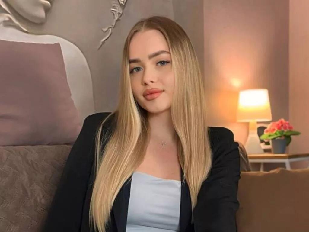 AvroraGoldie from LiveJasmin