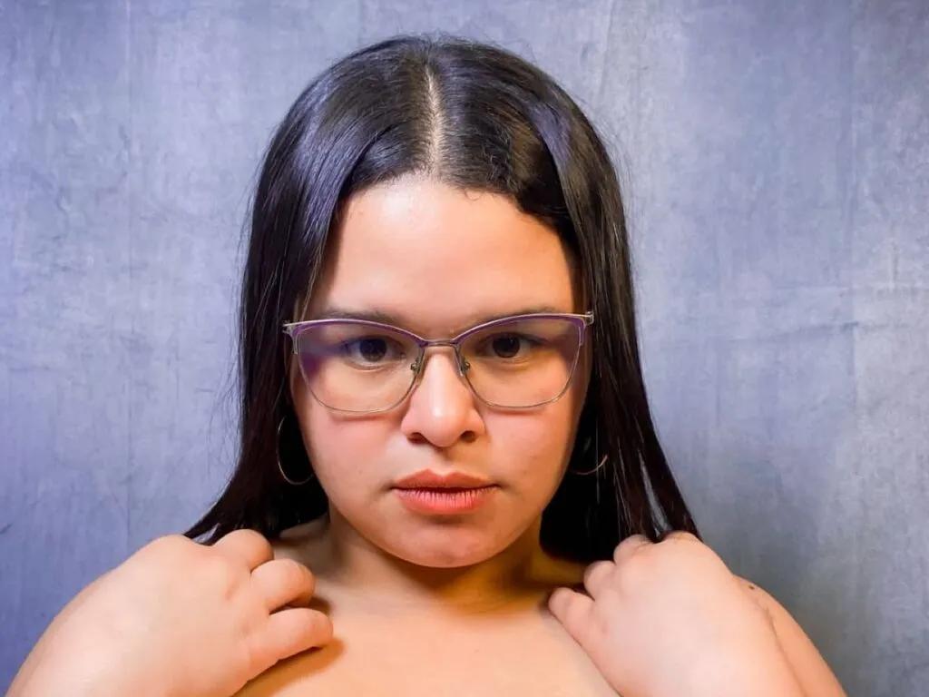 Explore BellenWein, she wants to masturbate for you BellenWein from LiveJasmin