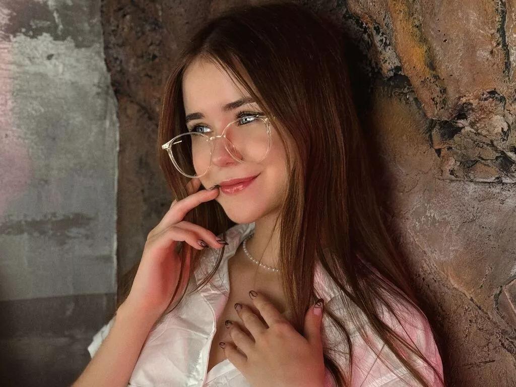 Explore LiveJasmin's CharilWilsun CharilWilsun from LiveJasmin