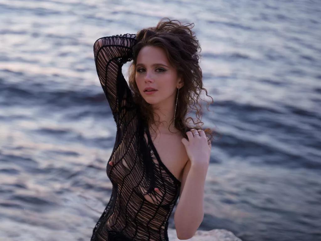 Naked CristinaRous wants you to fuck her body now CristinaRous from LiveJasmin