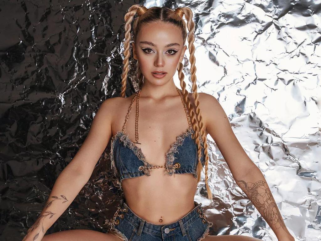 Try EstellaRichmond, she wants to masturbate for you EstellaRichmond from LiveJasmin