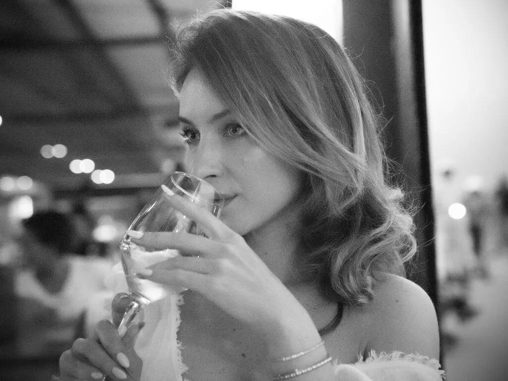 Explore sexy slut EthelynRose EthelynRose from LiveJasmin