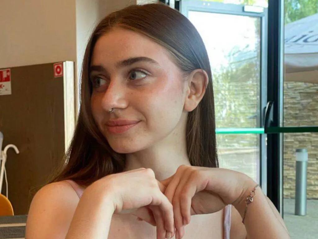 Try LiveJasmin's FlorenceClutter FlorenceClutter from LiveJasmin