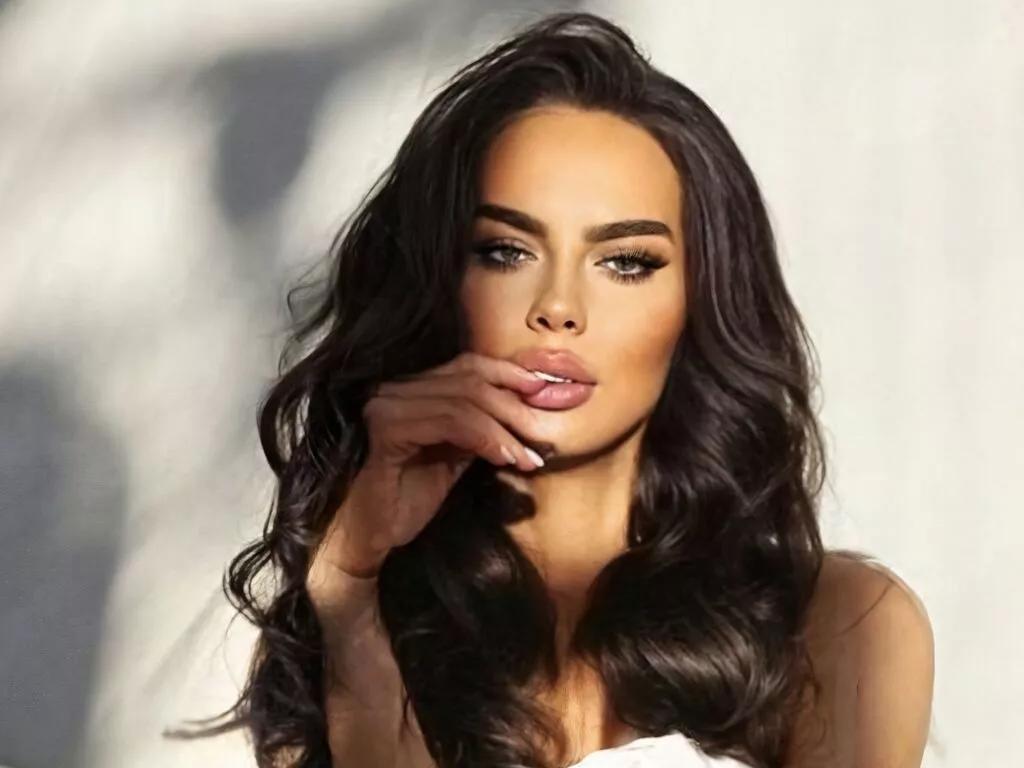 Watch InesMoore, she wants to masturbate for you InesMoore from LiveJasmin