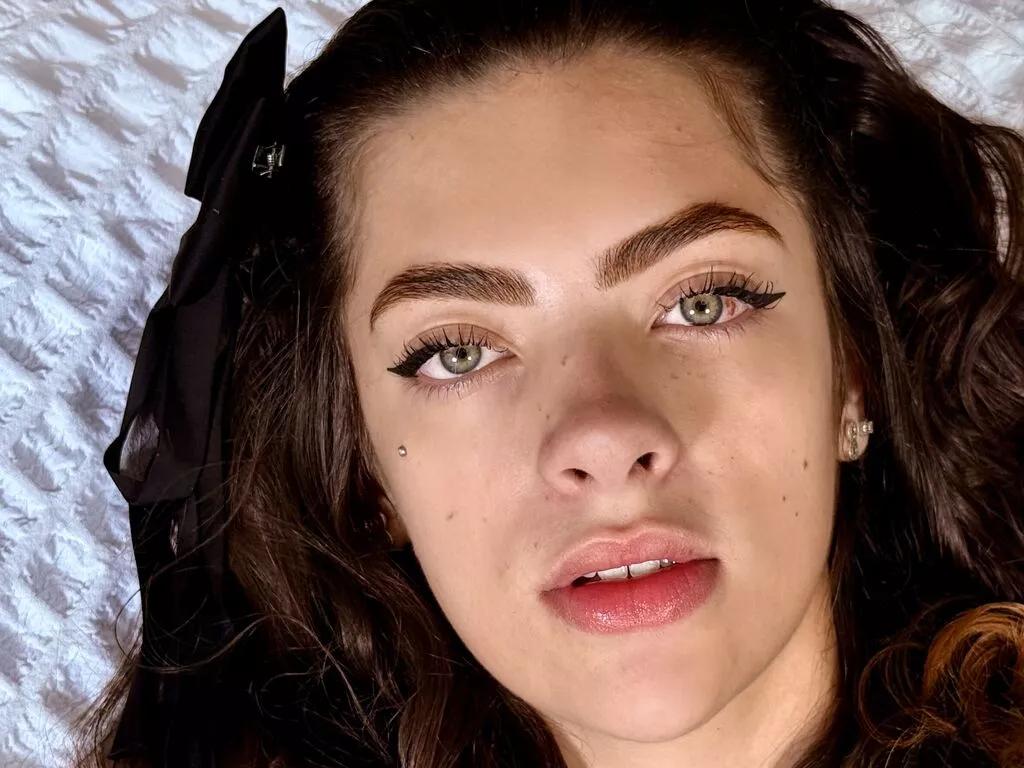 Explore cute stripper IrisWarren IrisWarren from LiveJasmin