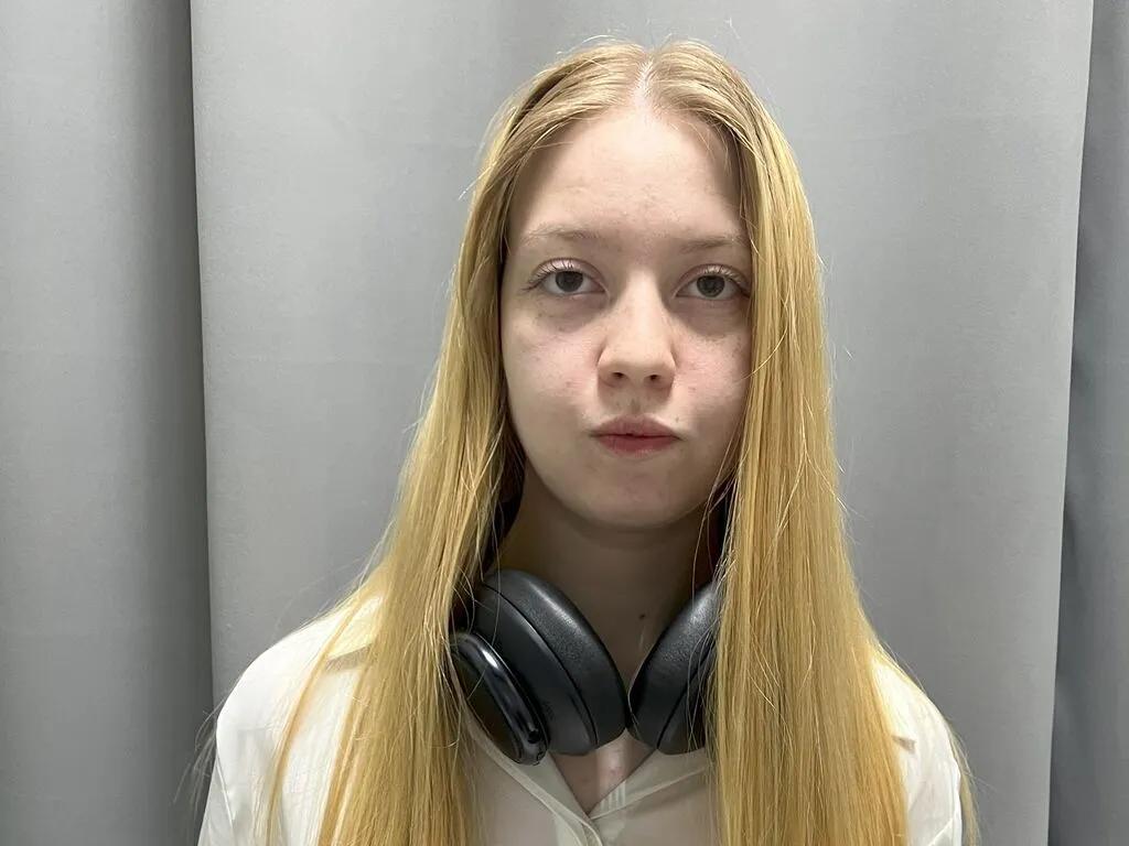 Discover sweet stripper KarenLowe KarenLowe from LiveJasmin