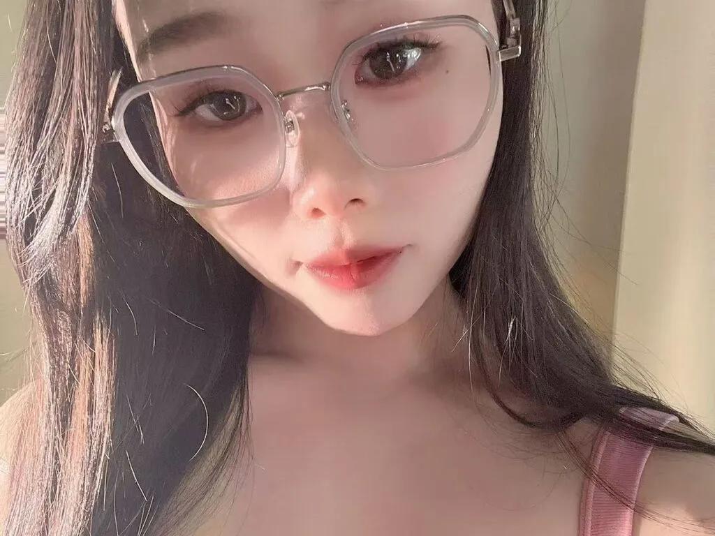 Sexy Lingzi wants you to fuck her body now lingzi from LiveJasmin